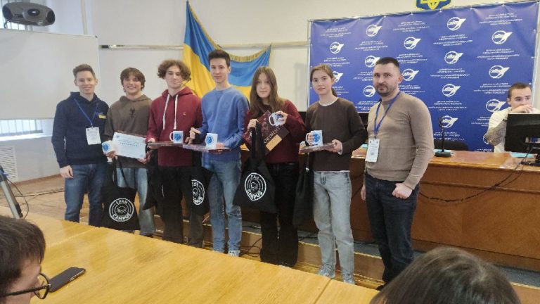 ІТ команда ДНЛІТ. Хакатон УДУНТ 2025