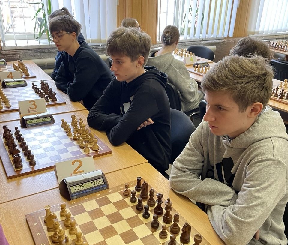 учні ДНЛІТ шаховий турнір